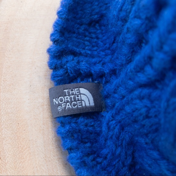 NORTH FACE BIGSBY Royal Blue Cable Knit Beanie with Pom Pom Unisex One Size NWT - Picture 5 of 13